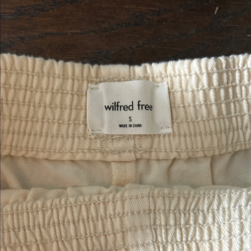 Wilfred High Waist Tan Shorts / Aritzia - Picture 2 of 5